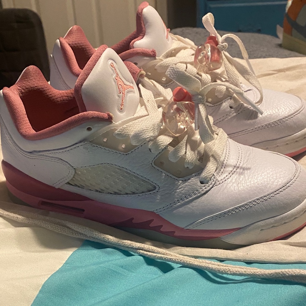 White and Pink Retro 5 low, size 5Y/6.5W